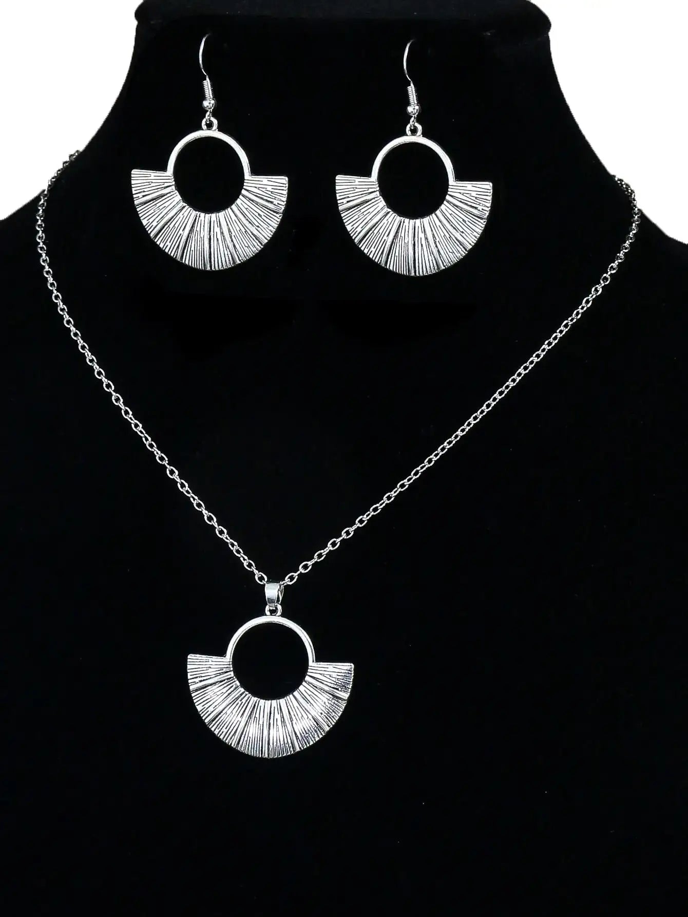 Ethnic Style Metal Pattern Pendant Earrings Necklace Set Metal Pendant Women's Jewelry Gift Set