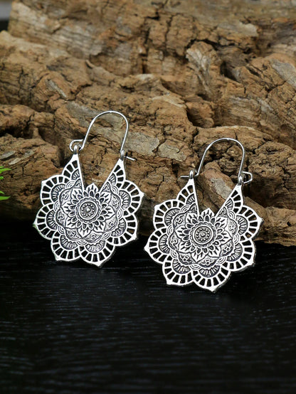 Ethnic Style Metal Pattern Pendant Earrings Necklace Set Metal Pendant Women's Jewelry Gift Set